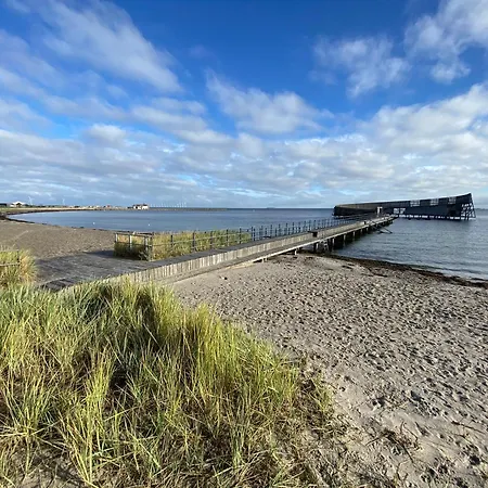 Cph Airport - 1 Min To Train, 15 Min To Center Apartment